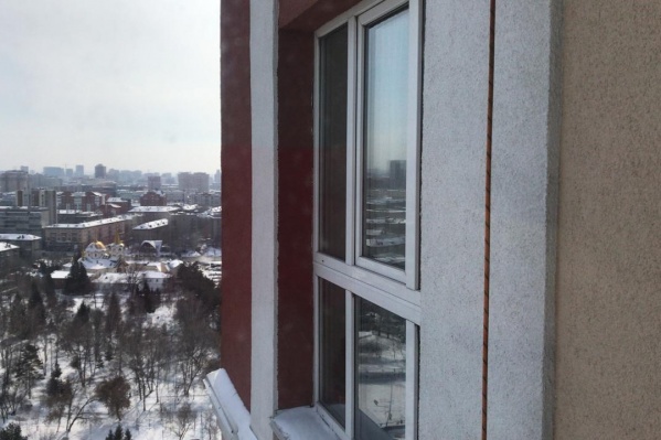 Альпинист во время падения пытался удержаться на веревке Альпинист во время падения пытался удержаться на веревке