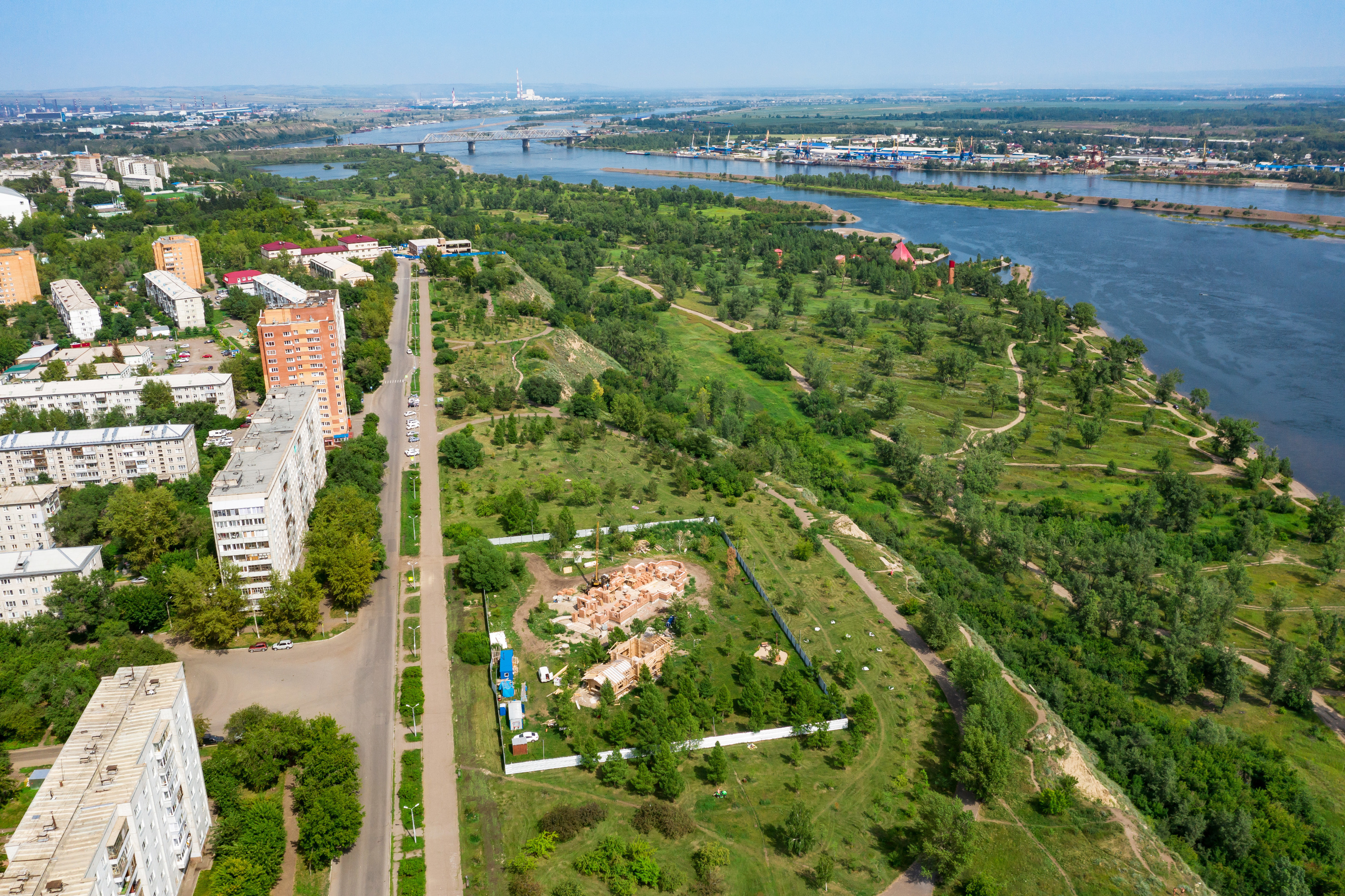 Зеленые проспекты городов. Набережная в зеленой роще Красноярск. Зелёная роща Ульяновск. Зеленая роща Красноярск. Мкр зеленая роща Красноярск.