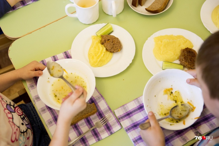 На новый график питания в Ярославле перешли не все детские сады