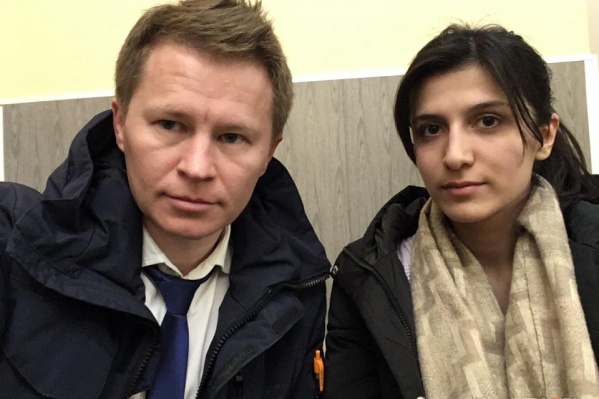 Адвокату Фёдору Акчермышеву и его подзащитной Милане пришлось прятаться в отделе полиции Адвокату Фёдору Акчермышеву и его подзащитной Милане пришлось прятаться в отделе полиции