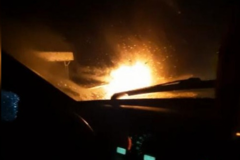 Автолюбители предположили, что именно из-за пожара на дороге образовался затор Автолюбители предположили, что именно из-за пожара на дороге образовался затор