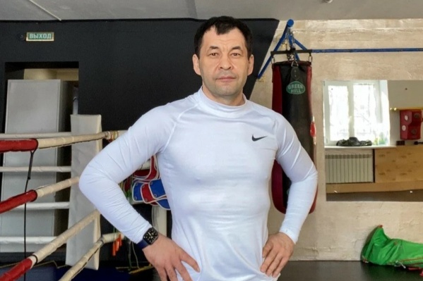 Мурат Нурпеисов был доволен своим весом (более 100 килограммов) и прожил в нем около десяти лет. Первыми сигнал бедствия подали колени Мурат Нурпеисов был доволен своим весом (более 100 килограммов) и прожил в нем около десяти лет. Первыми сигнал бедствия подали колени