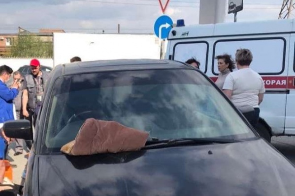 Автомобиль съехал на обочину Автомобиль съехал на обочину
