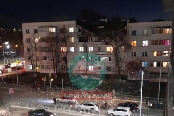 По словам очевидцев, взрыв произошел на 4-м или 5-м этаже дома По словам очевидцев, взрыв произошел на 4-м или 5-м этаже дома