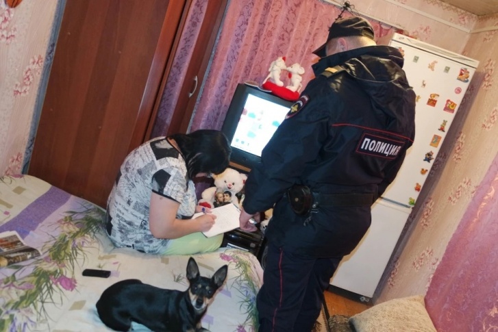 По данным УМВД, в семье трехлетней Олеси не всё гладко, но девочку не избивали По данным УМВД, в семье трехлетней Олеси не всё гладко, но девочку не избивали