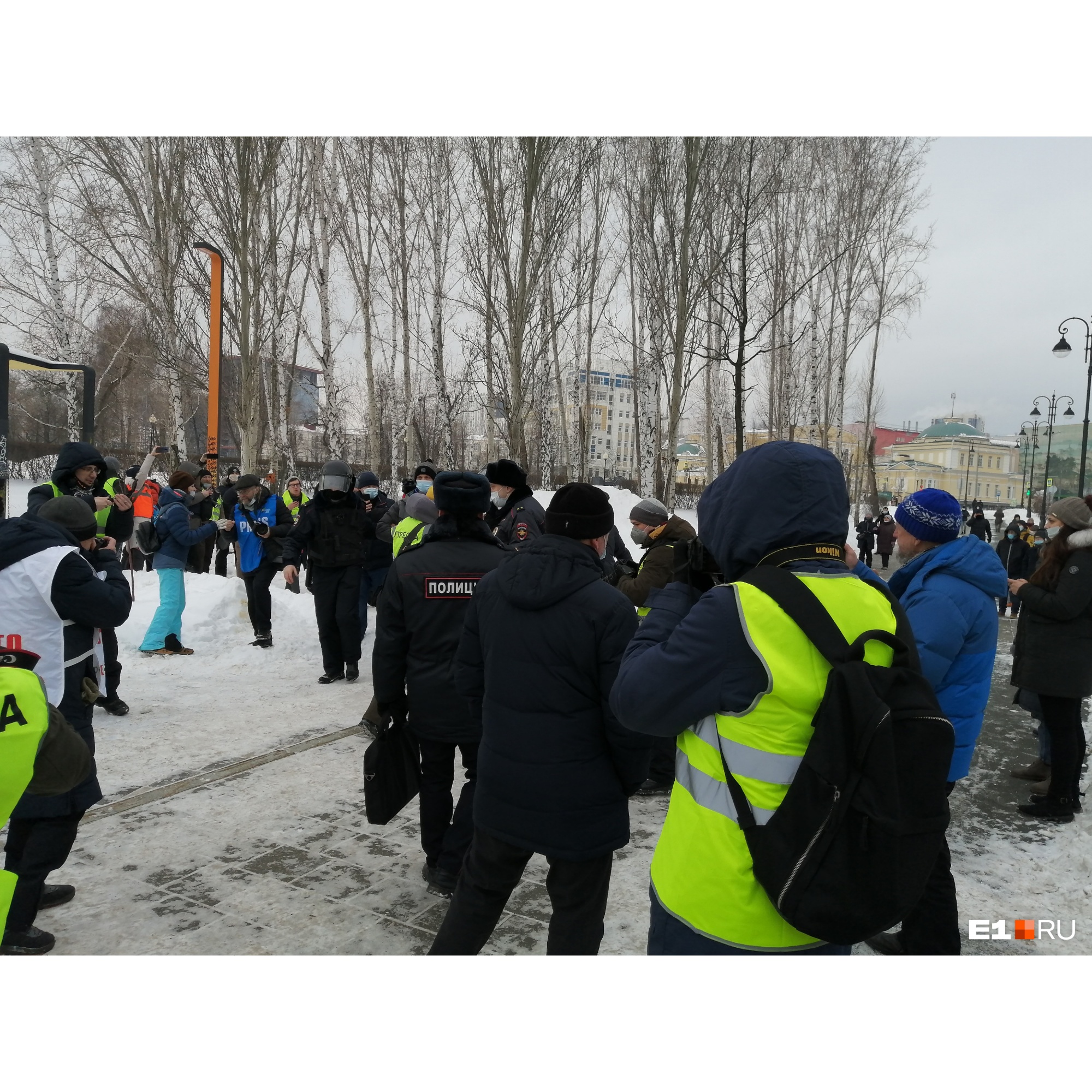 В желтых жилетках — пресса В желтых жилетках — пресса