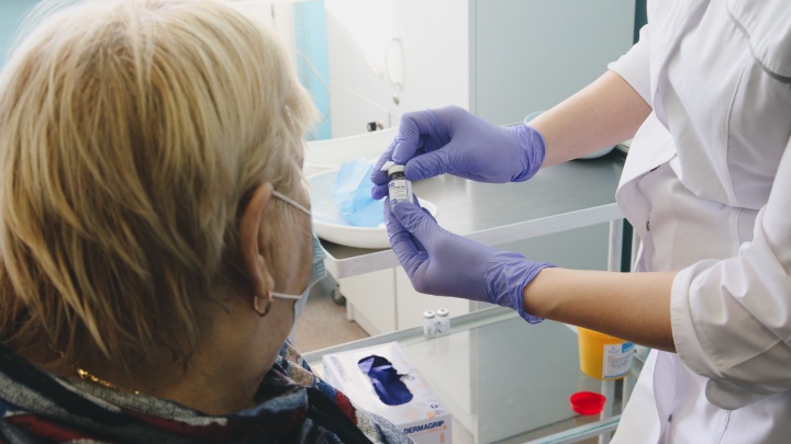 Где в Омске можно сделать прививку от коронавируса? Список больниц и телефонов для записи