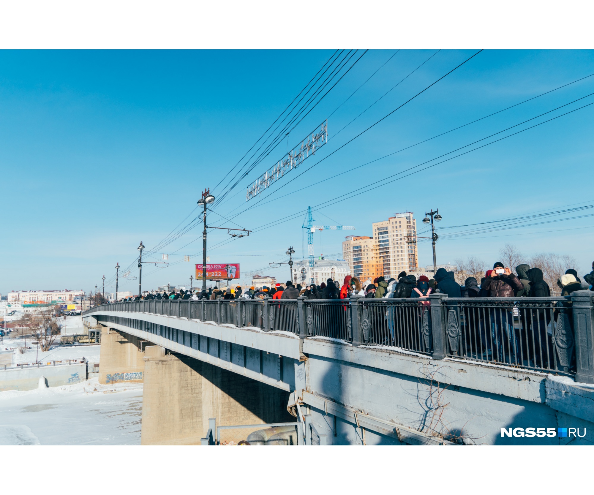 С проспекта Карла Маркса люди двинулись на улицу Гагарина. По улице Ленина пройти не получилось С проспекта Карла Маркса люди двинулись на улицу Гагарина. По улице Ленина пройти не получилось