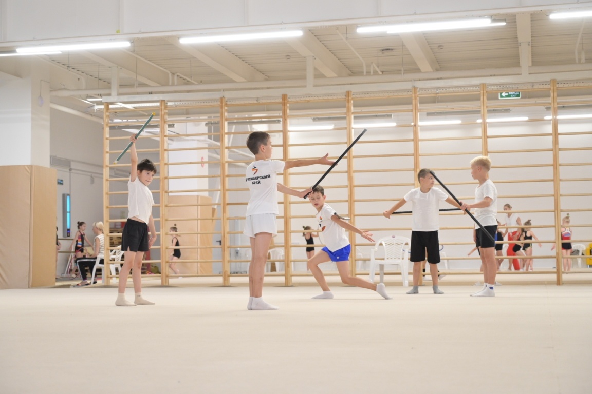 В Красноярске открылся набор на художественную гимнастику для мальчиков