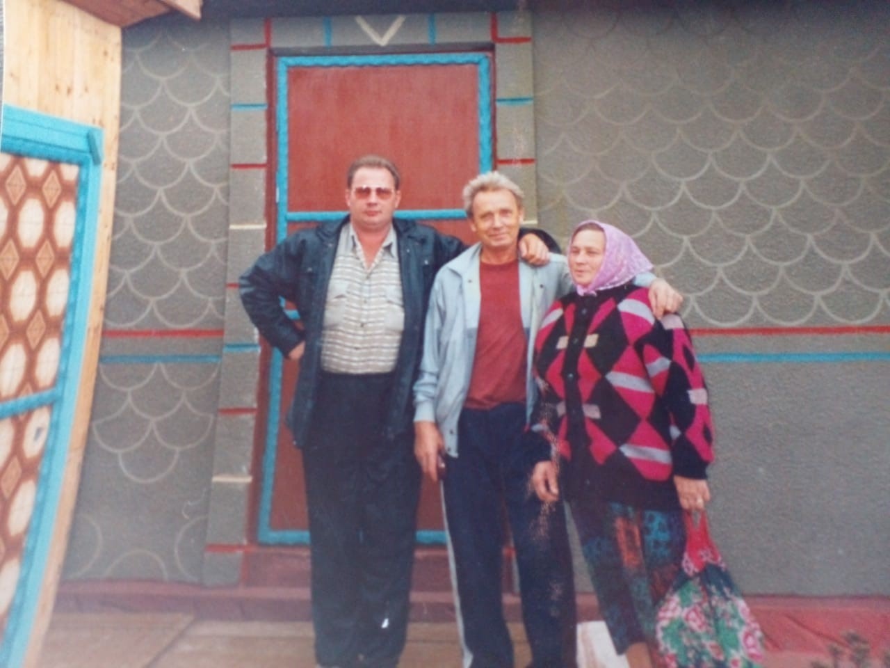 Иван с родителями на даче Иван с родителями на даче
