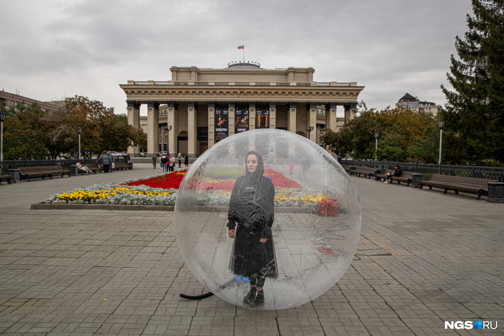 «48 часов» в Новосибирске: посмотрите на людей в пузырях, дом на колесиках, выборы с обманом и ожившие витрины