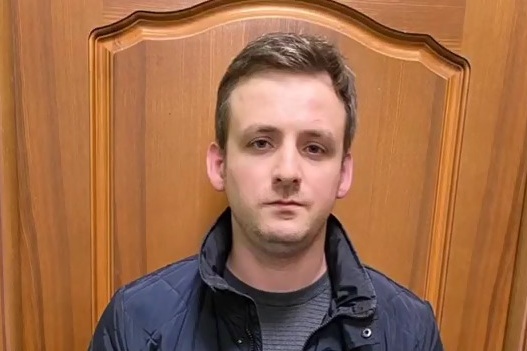 Молодого человека задержали возле его дома Молодого человека задержали возле его дома