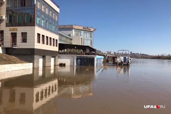 Уровень воды в реке Белой продолжает подниматься Уровень воды в реке Белой продолжает подниматься