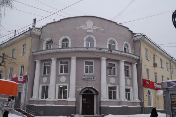 В доме на Старых Большевиков селили сотрудников Уралэлектротяжмаша В доме на Старых Большевиков селили сотрудников Уралэлектротяжмаша
