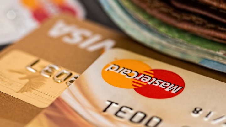В чем преимущества кредитных карт перед потребительскими кредитами