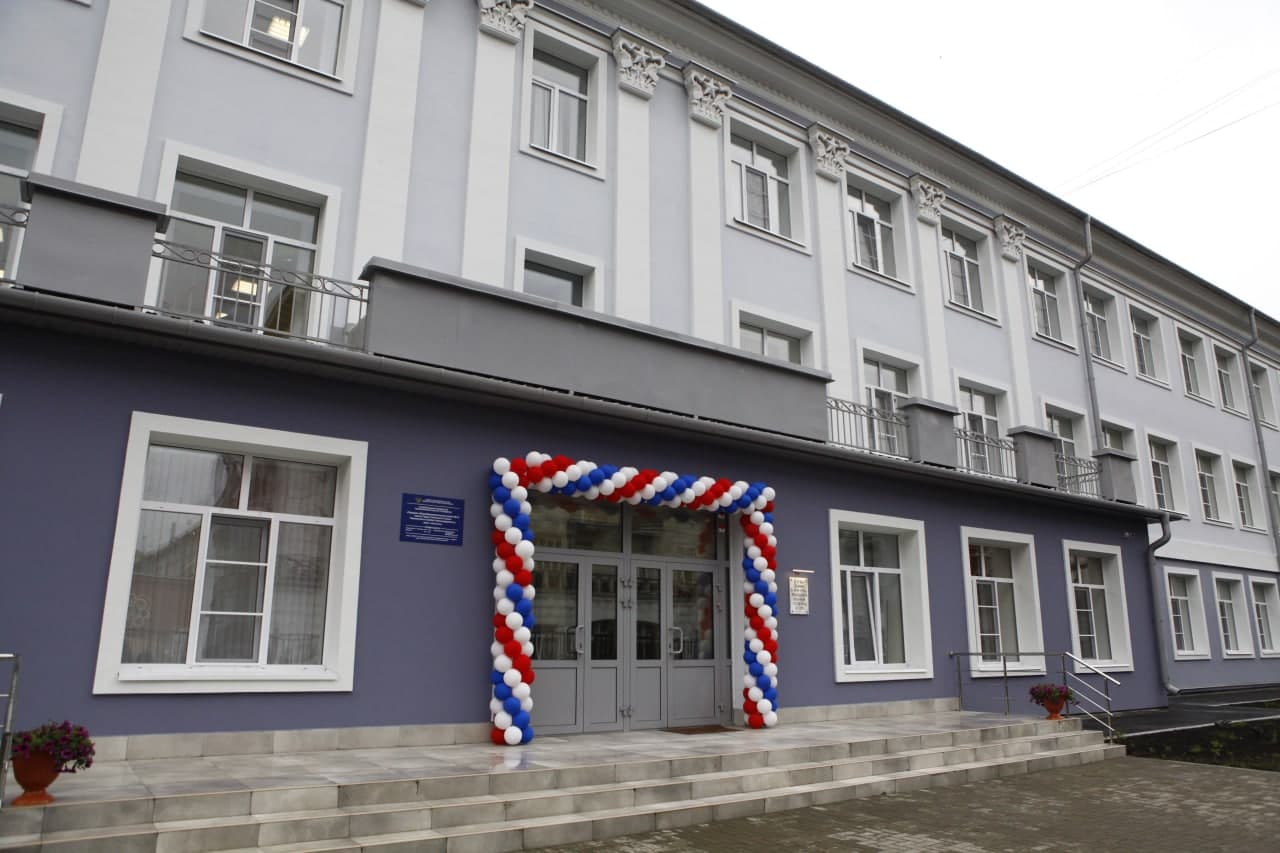 Власти провели капитальный ремонт старейшей школы Новокузнецка