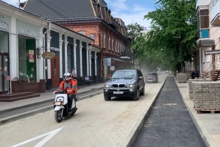 На Чапаева появилась велодорожка На Чапаева появилась велодорожка