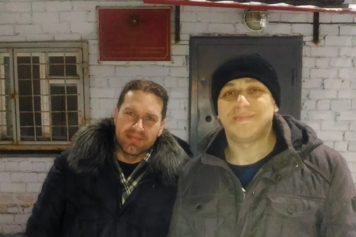 Руслан Ахметшин — друг Андрея Боровикова. Однажды они вместе находились в ИВС: Руслан — за <a href="https://29.ru/text/politics/2021/01/30/69738781/" target="_blank" class="_">видеоролик с приглашением на митинг</a>, а Андрей Боровиков — за <a href="https://29.ru/text/politics/2021/01/30/69738656/" target="_blank" class="_">видеоролик с нацистскими лидерами,</a> стилизованный под заставку сериала «Друзья» Руслан Ахметшин — друг Андрея Боровикова. Однажды они вместе находились в ИВС: Руслан — за <a href="https://29.ru/text/politics/2021/01/30/69738781/" target="_blank" class="_">видеоролик с приглашением на митинг</a>, а Андрей Боровиков — за <a href="https://29.ru/text/politics/2021/01/30/69738656/" target="_blank" class="_">видеоролик с нацистскими лидерами,</a> стилизованный под заставку сериала «Друзья»