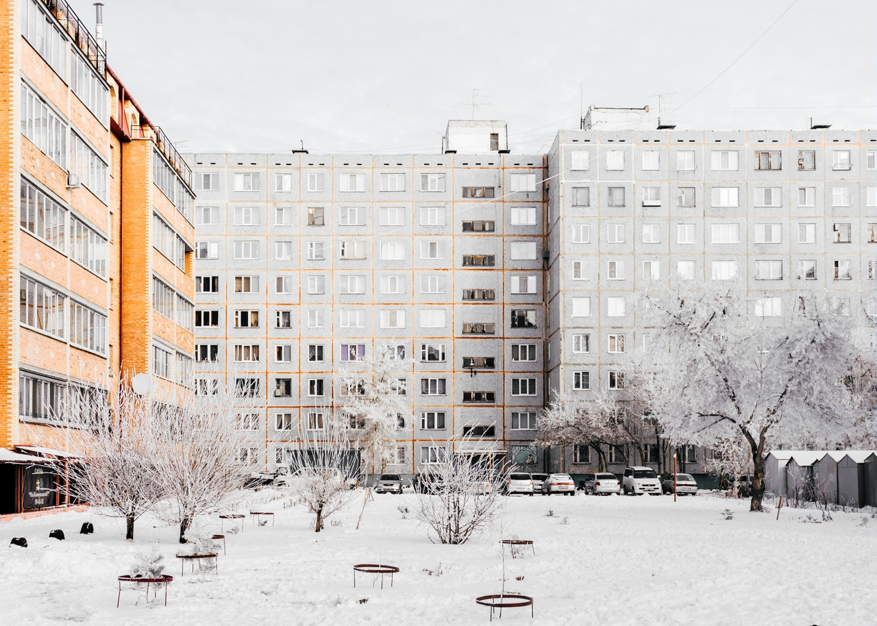 Георгий вернулся с серией фотоснимков о жизни белоснежных девятиэтажек Георгий вернулся с серией фотоснимков о жизни белоснежных девятиэтажек