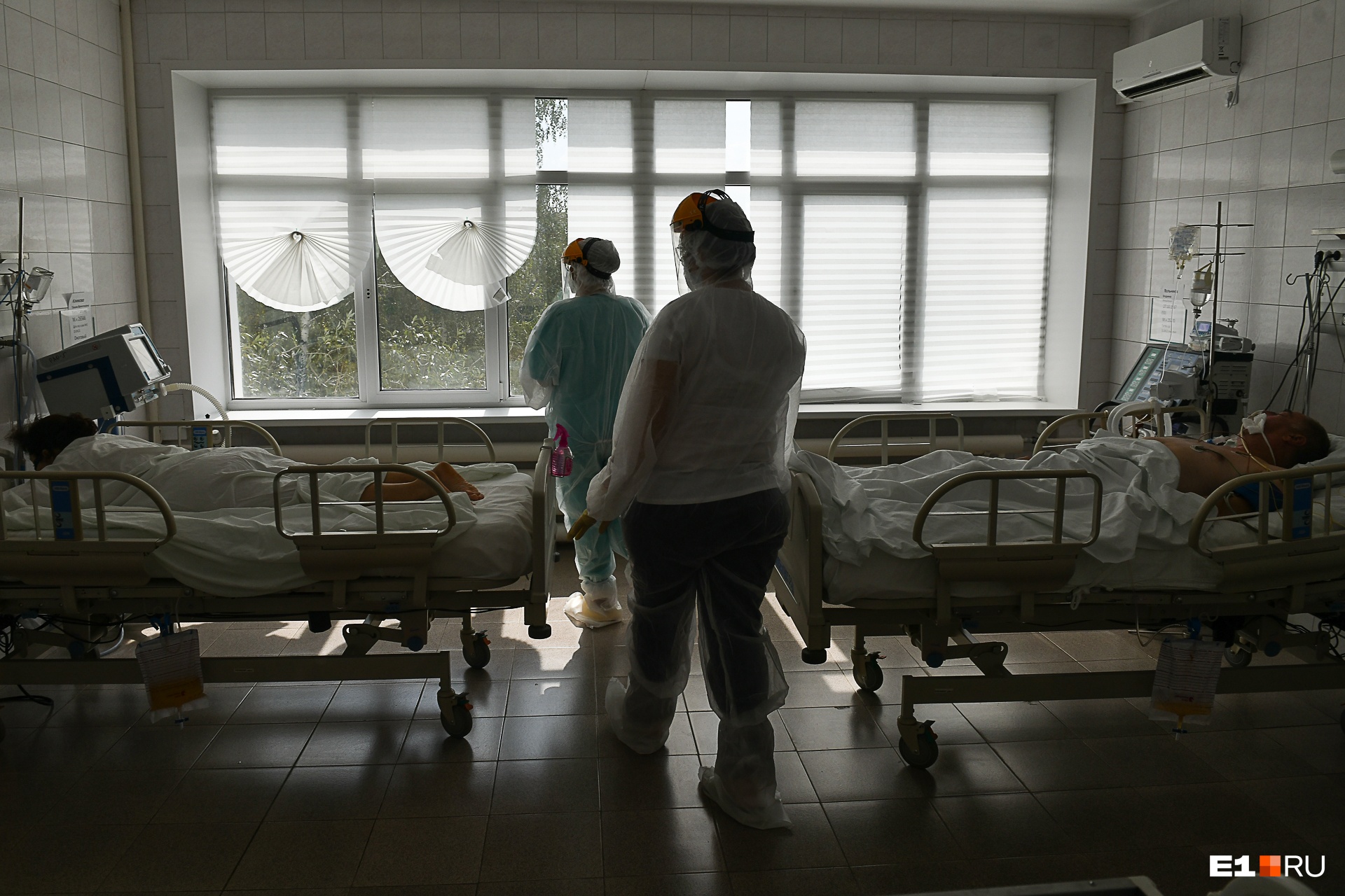 Вирус мутировал? Заболеваемость ковидом в Свердловской области резко пошла вверх