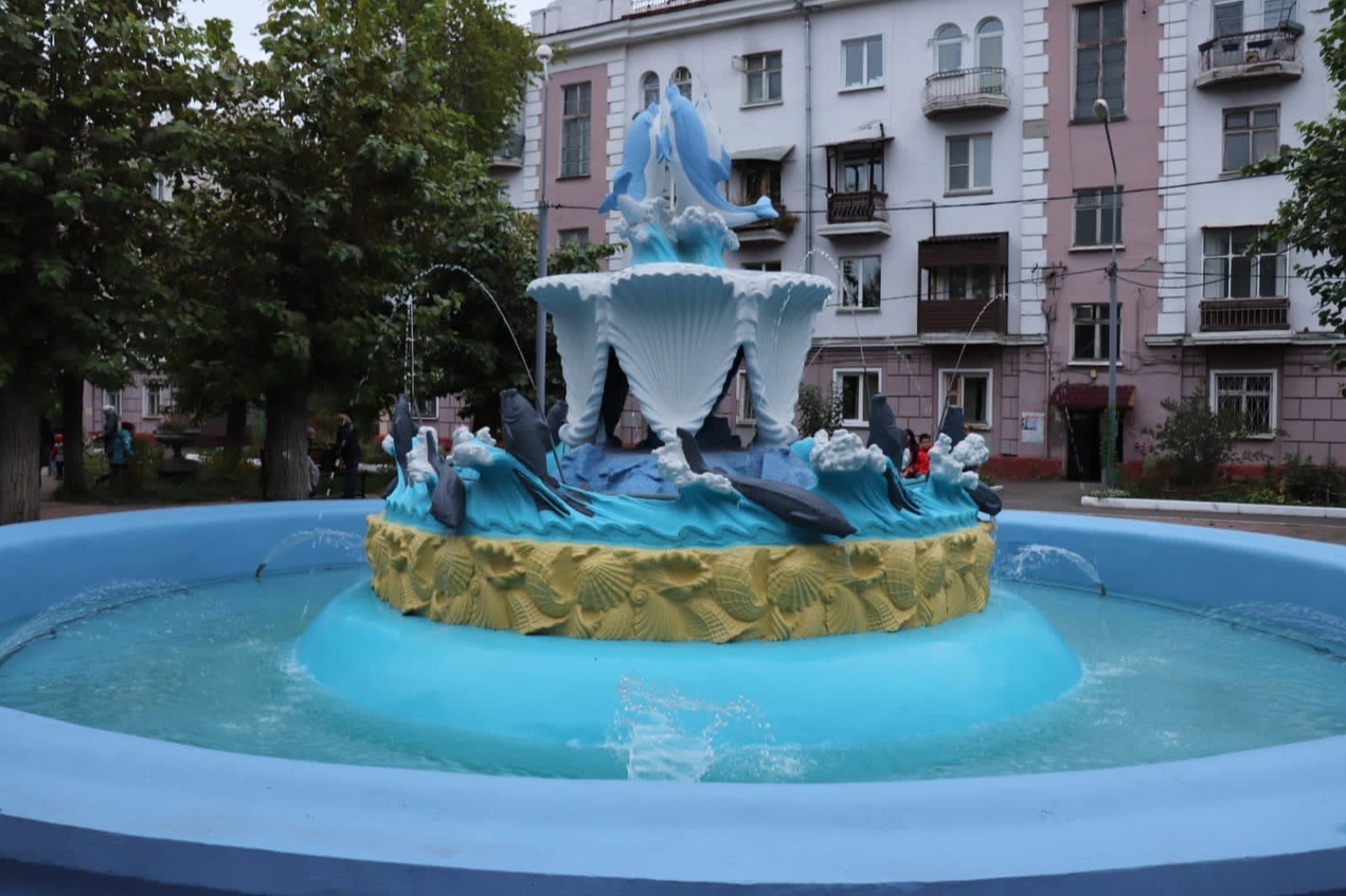 70-летний фонтан запустили после реконструкции во дворе красноярского дома