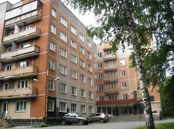 Мальчик упал с пятого этажа этого здания Мальчик упал с пятого этажа этого здания