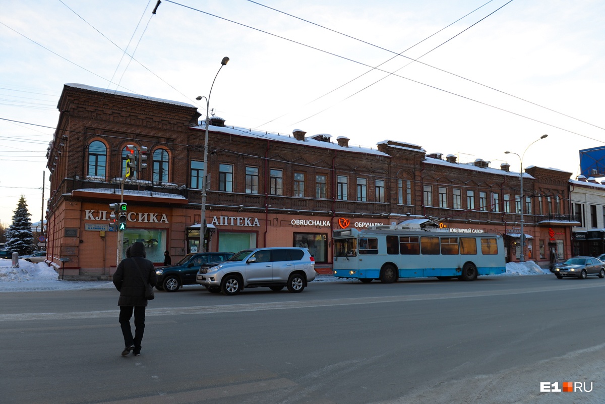 В Екатеринбурге на два месяца перекроют движение по улице в центре города