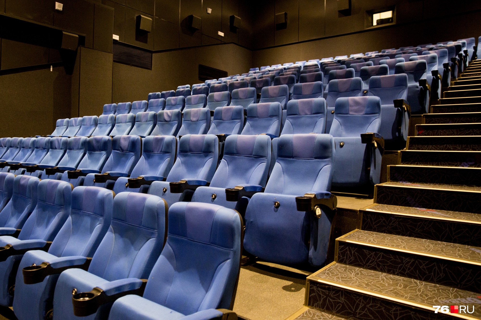 Залы кинотеатров почти полностью опустели