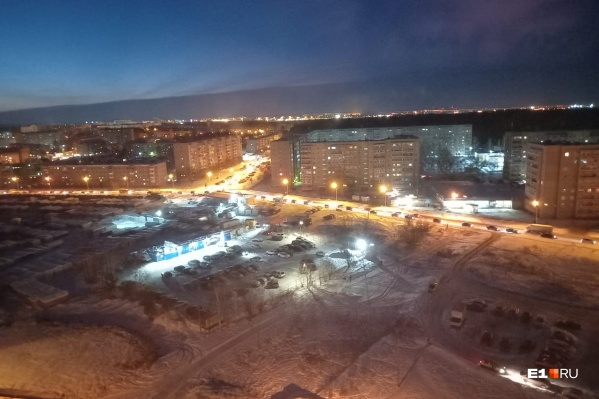 Люди стоят на месте уже больше часа Люди стоят на месте уже больше часа
