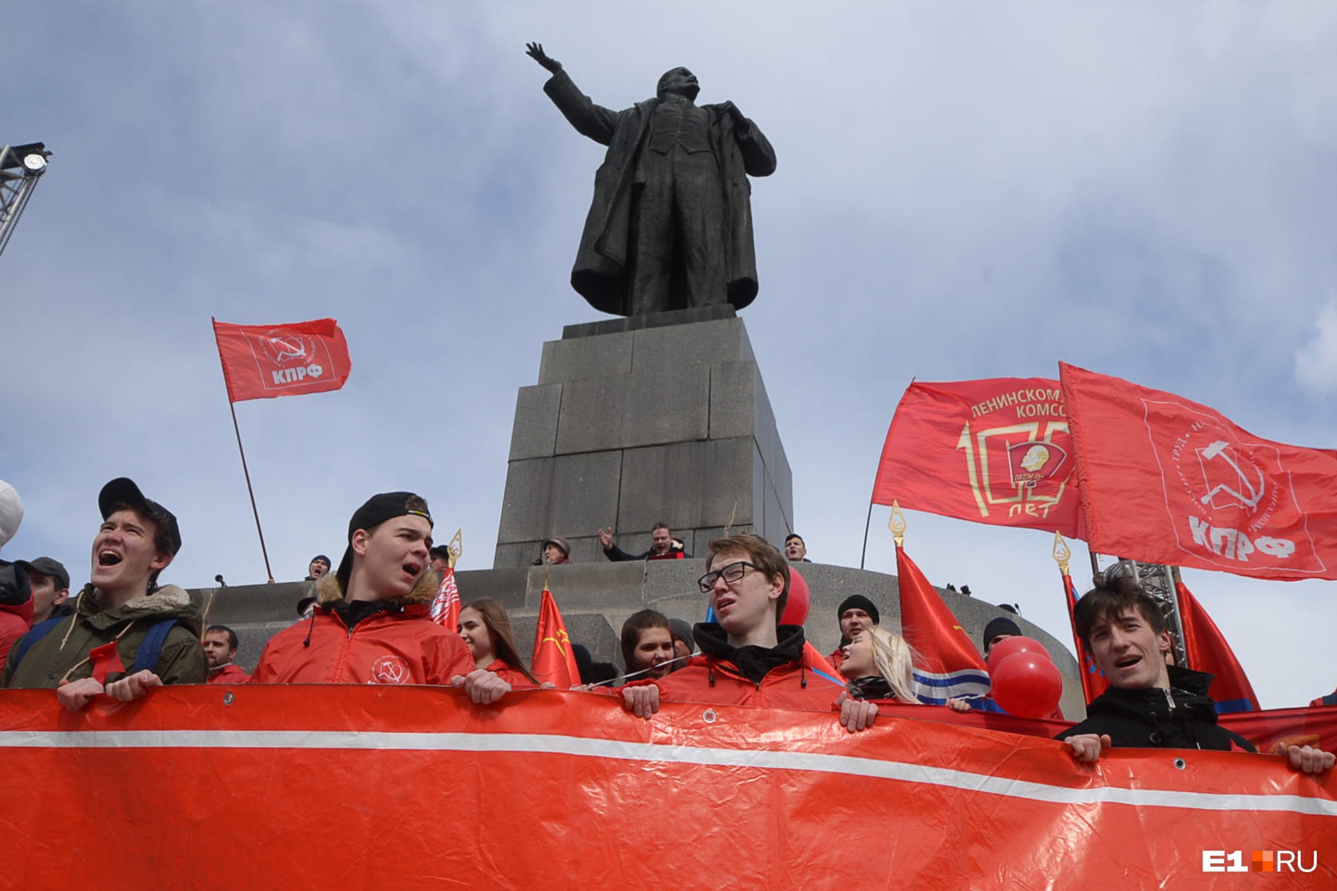 Уральский депутат вспомнил Ленина и поручил КПРФ захватить власть, пока Навальный борется с режимом