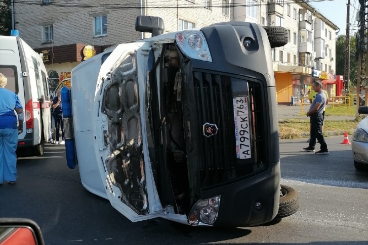 На помощь коллегам тут же приехала еще одна карета скорой помощи На помощь коллегам тут же приехала еще одна карета скорой помощи