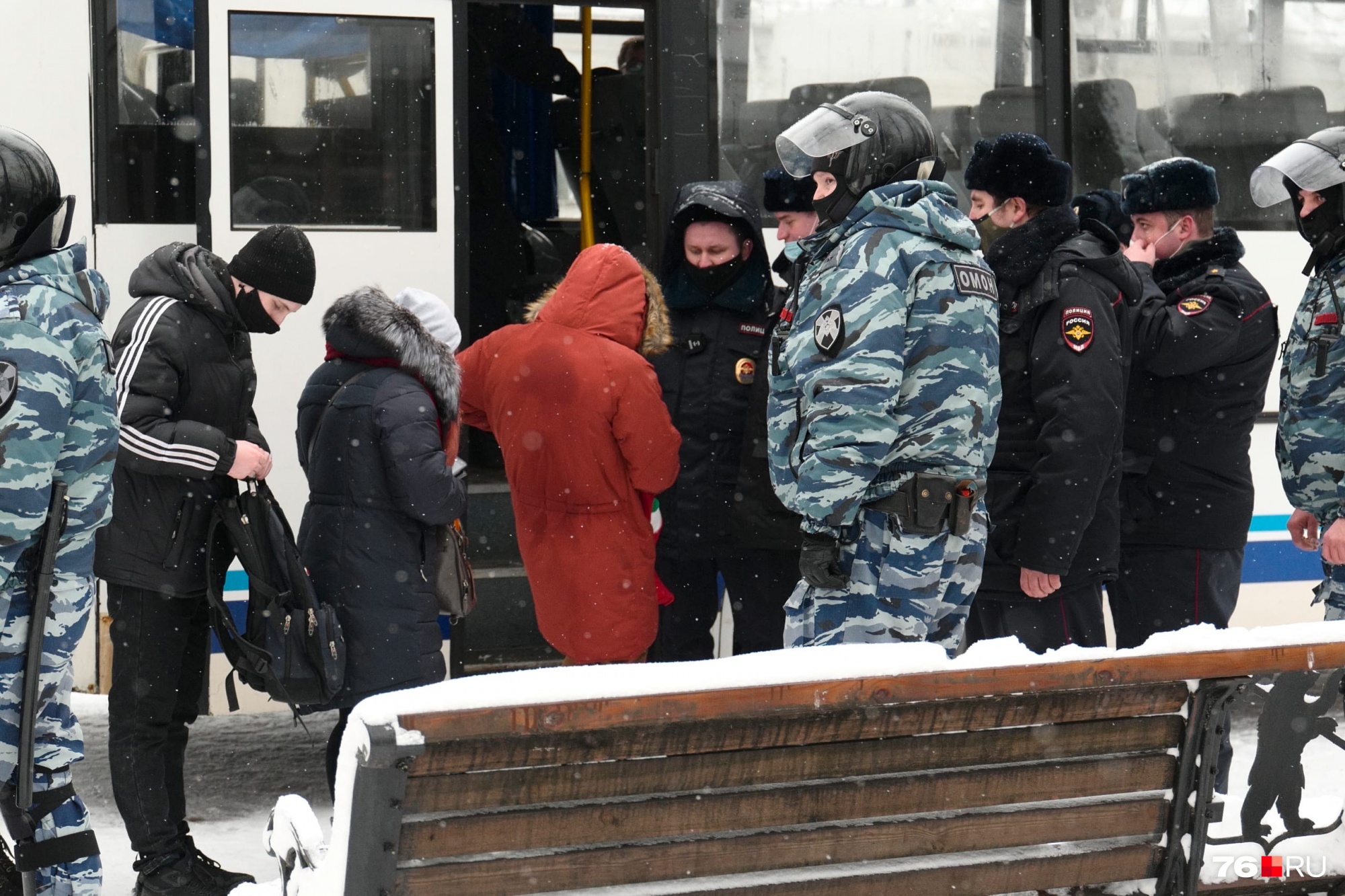 Людей массово задерживали и сажали в автобусы Людей массово задерживали и сажали в автобусы