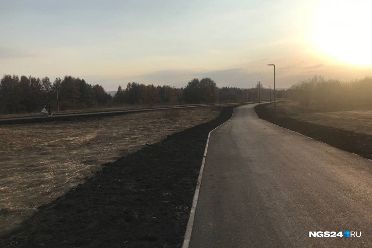 Велодорожка имеет круговой маршрут и проходит по дикой части острова Велодорожка имеет круговой маршрут и проходит по дикой части острова