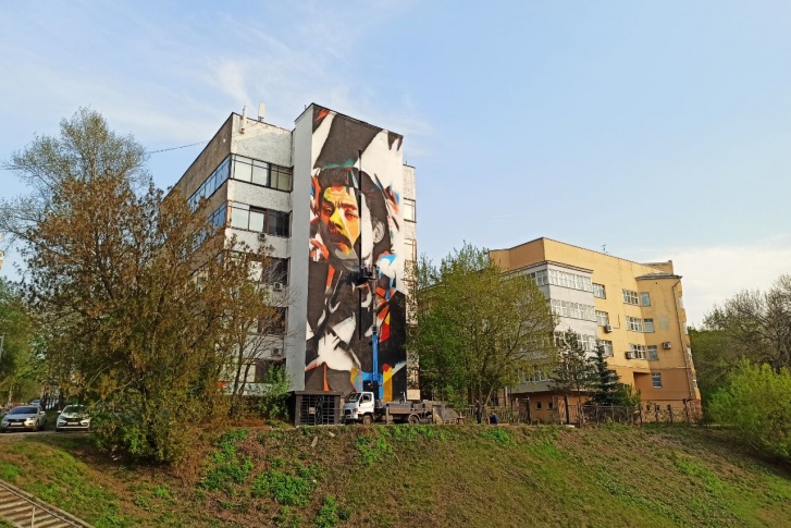 Новый стрит-арт с Максимом Горьким появился в центре Нижнего Новгорода Новый стрит-арт с Максимом Горьким появился в центре Нижнего Новгорода