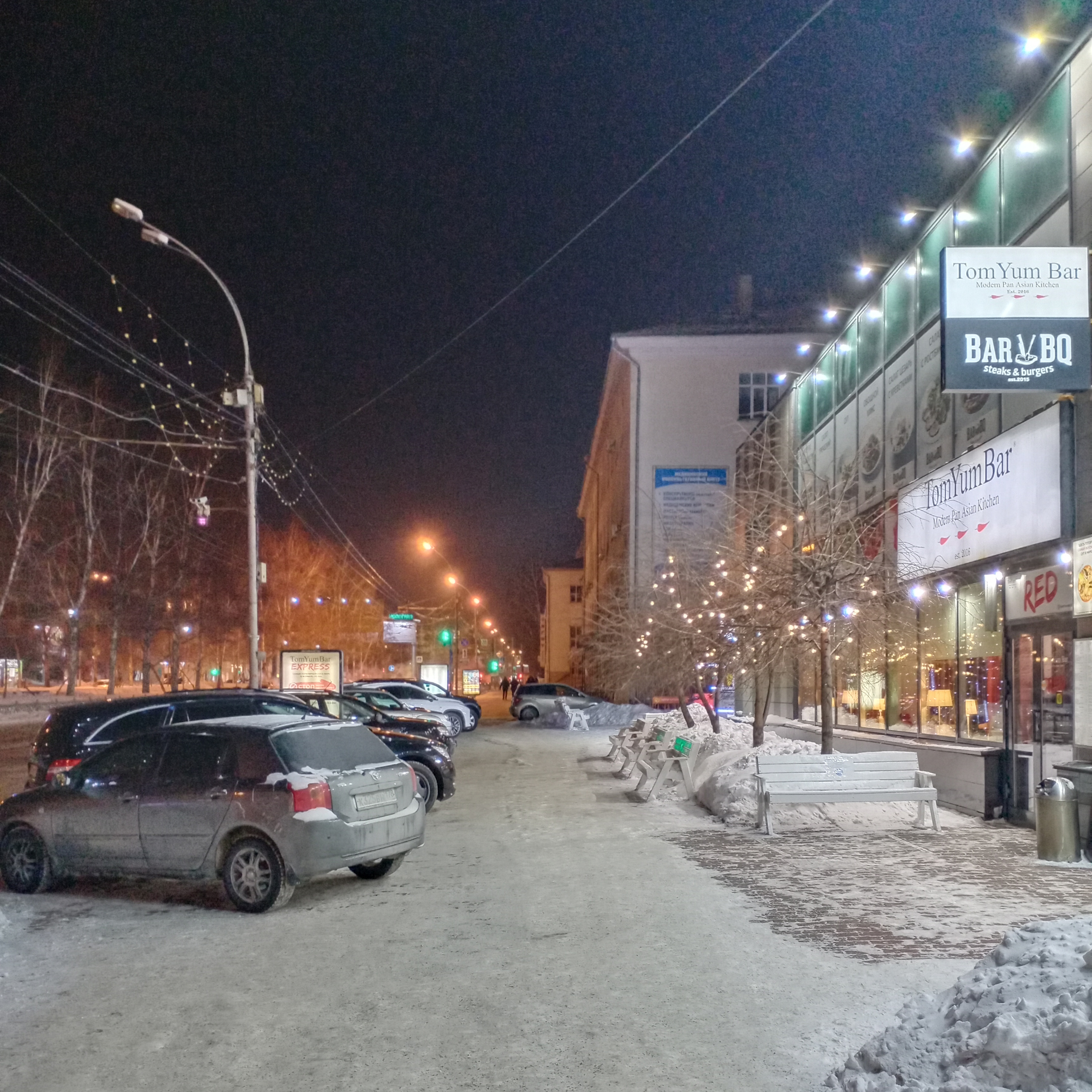 Стоянка на Красном проспекте Стоянка на Красном проспекте