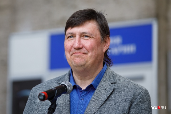 Александр Осипов со своей женой и другими членами инициативной группы протестуют против вырубки дубов в Волго-Ахтубинской пойме Александр Осипов со своей женой и другими членами инициативной группы протестуют против вырубки дубов в Волго-Ахтубинской пойме