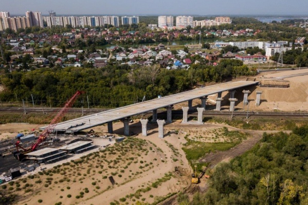 На путепроводе строители скоро начнут укладывать асфальт На путепроводе строители скоро начнут укладывать асфальт