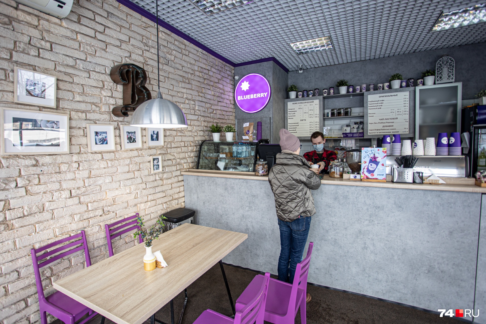Сейчас в Blueberry сделали ставку на большие стационарные кофейни — их две: на проспекте Ленина и в ЖК «Ньютон» Сейчас в Blueberry сделали ставку на большие стационарные кофейни — их две: на проспекте Ленина и в ЖК «Ньютон»