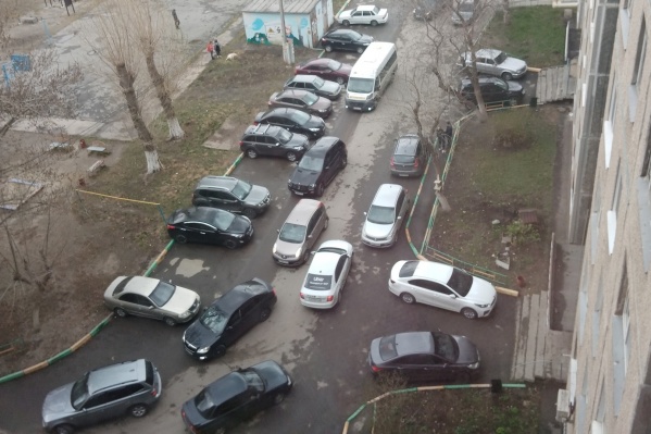 Дворы вдоль Комсомольского проспекта превратились в городские магистрали Дворы вдоль Комсомольского проспекта превратились в городские магистрали