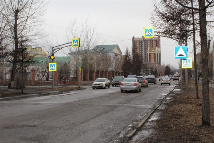На улице Павлова 15 пешеходных переходов, теперь на всех появятся светофоры