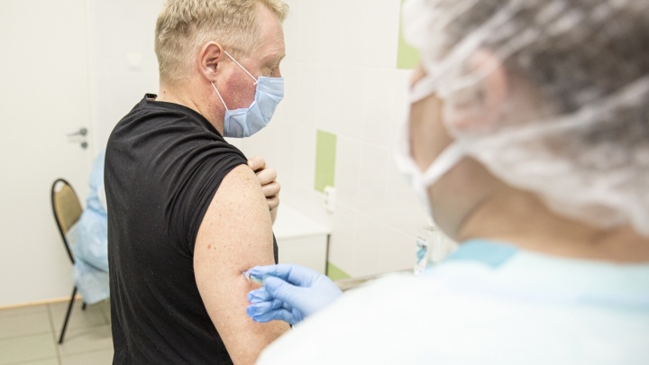 Запись на две недели вперед: как ярославцам сделать прививку от коронавируса