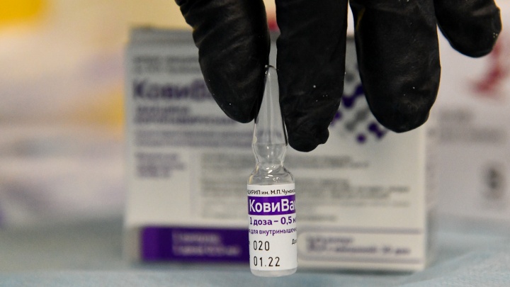 Три тысячи за дозу: свердловский депутат пообещал, что вакцинация от коронавируса станет платной