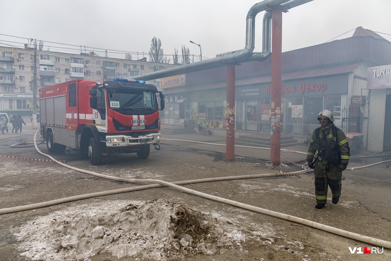 Обеспокоенные волгоградцы проводят параллели между сгоревшим в декабре рынком на Титова и Качинским