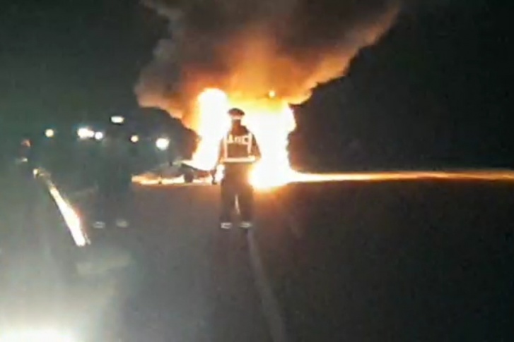 В одном из вспыхнувших автомобилей были пассажиры В одном из вспыхнувших автомобилей были пассажиры