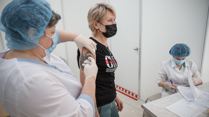 В Кузбассе за вакцинацию от COVID-19 дают подарки