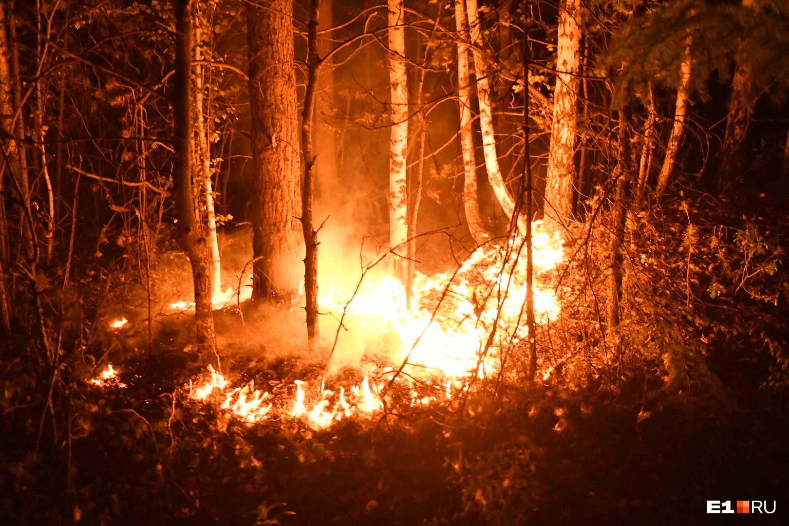 «Смог стоит стеной, и запах гари». Уральцы просят помощи и задыхаются в дыму от лесных пожаров