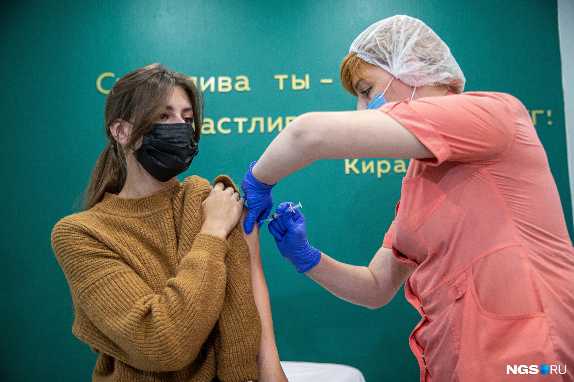 Кто ближе к 60%: сравниваем коллективный иммунитет в Сибири — инфографика