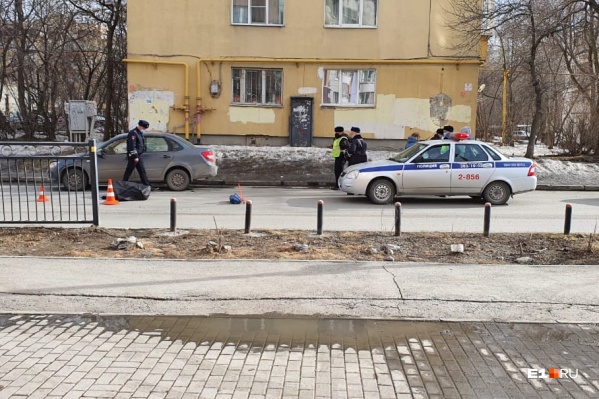 Попавший под машину пешеход скончался на месте Попавший под машину пешеход скончался на месте