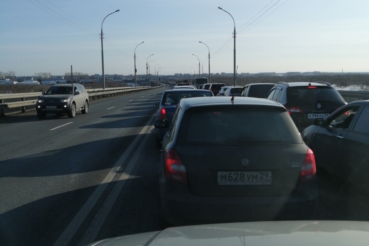 Движение затруднено до сих пор Движение затруднено до сих пор