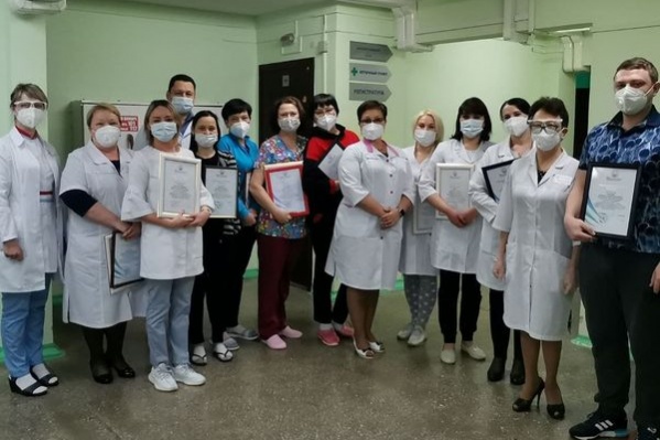 Медики госпиталя на Кутузова, работавшие в «красной» зоне Медики госпиталя на Кутузова, работавшие в «красной» зоне